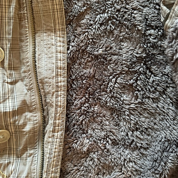 Quicksilver snow jacket with removable faux fur hood lining - Picture 3 of 5